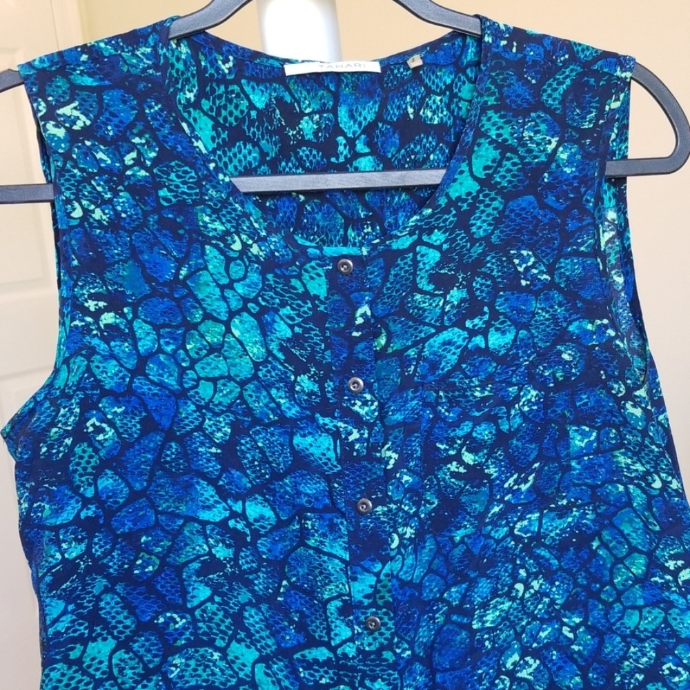 EUC Tahari blue snakeskin print top